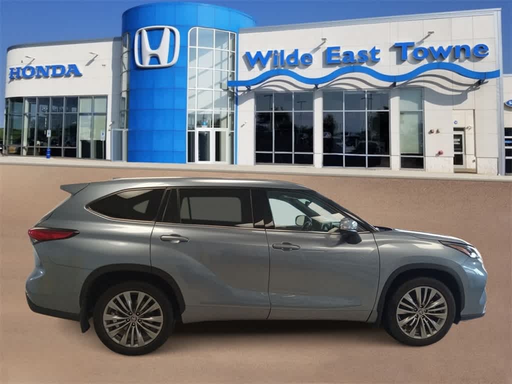 Used 2020 Toyota Highlander Platinum with VIN 5TDFZRBH5LS035710 for sale in Madison, WI