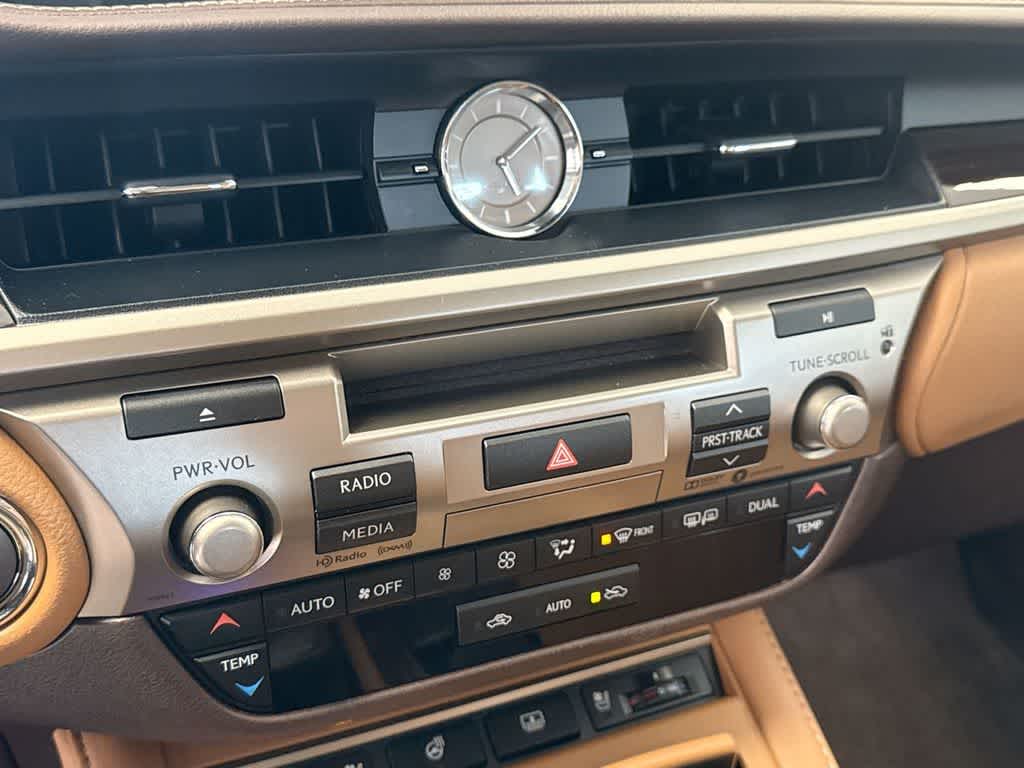 Thumbnail: 2018 Lexus ES - 32