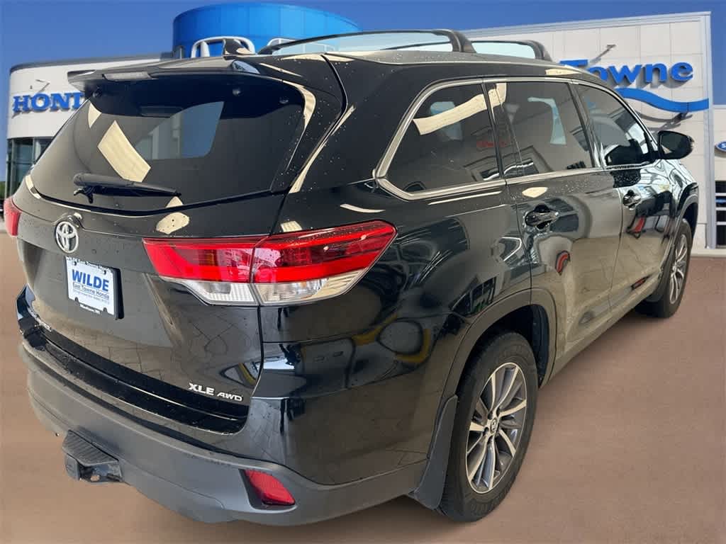 Thumbnail: 2019 Toyota Highlander - 8