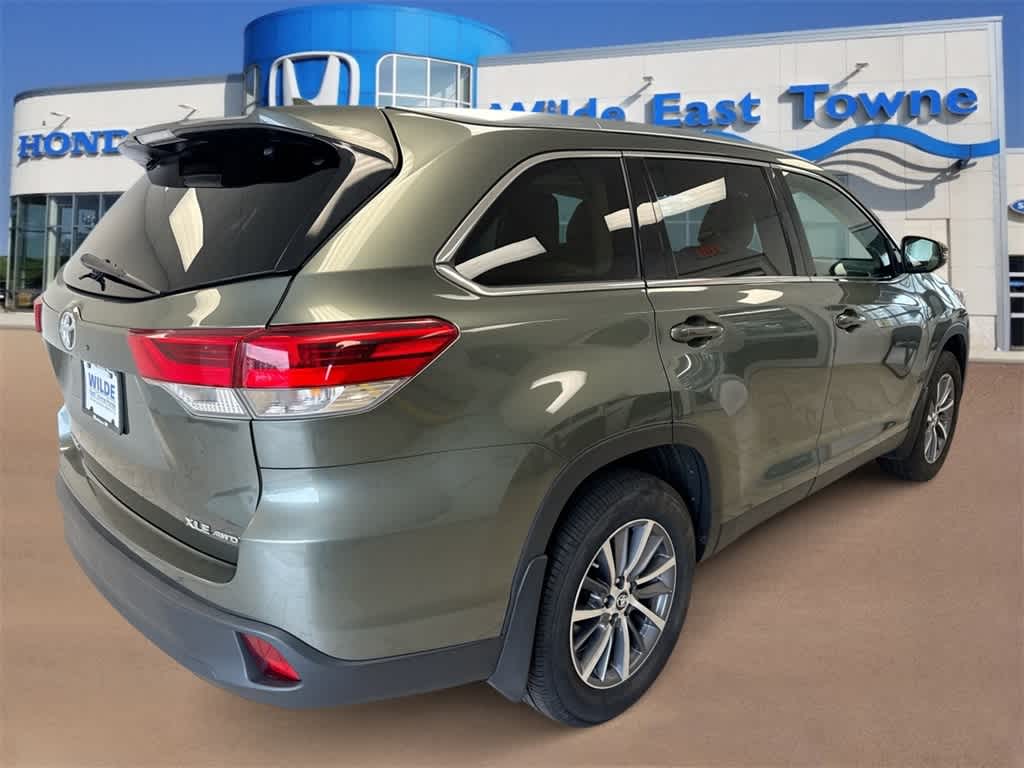 Thumbnail: 2019 Toyota Highlander - 8