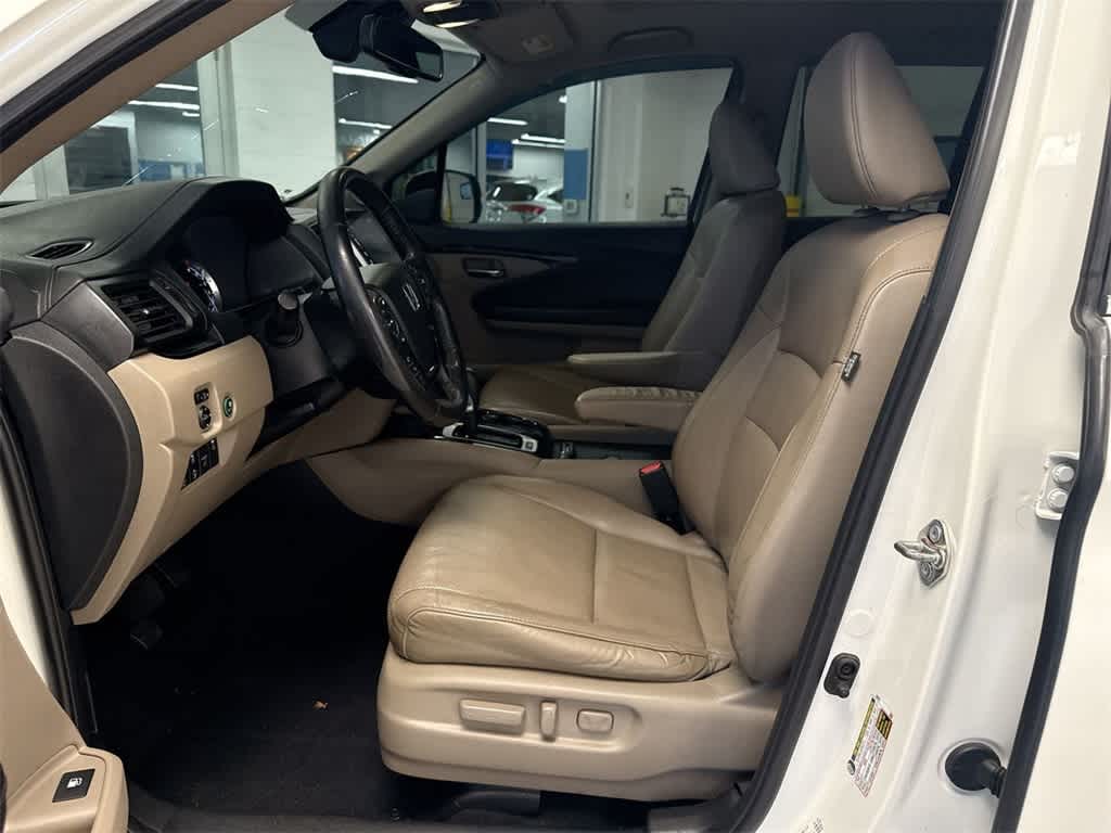 Thumbnail: 2019 Honda Ridgeline - 15