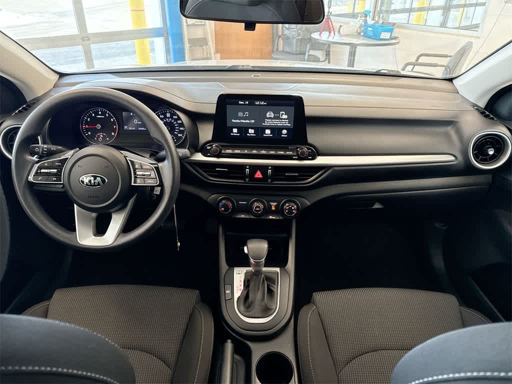 Thumbnail: 2020 Kia Forte - 15