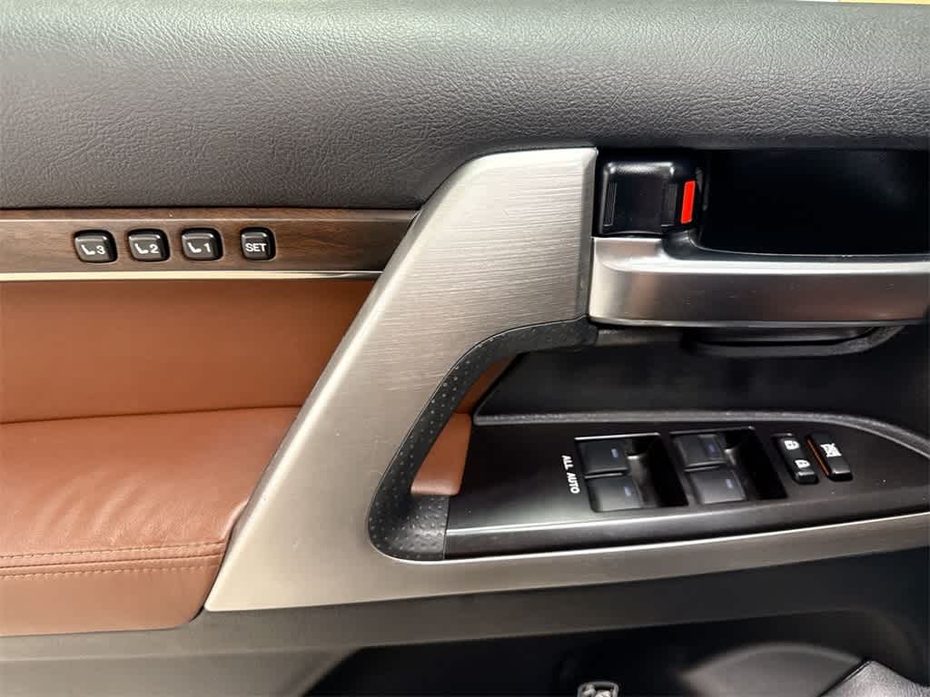 Thumbnail: 2016 Toyota Land Cruiser - 18