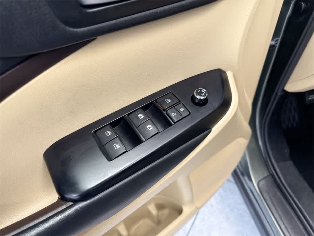 Thumbnail: 2019 Toyota Highlander - 18