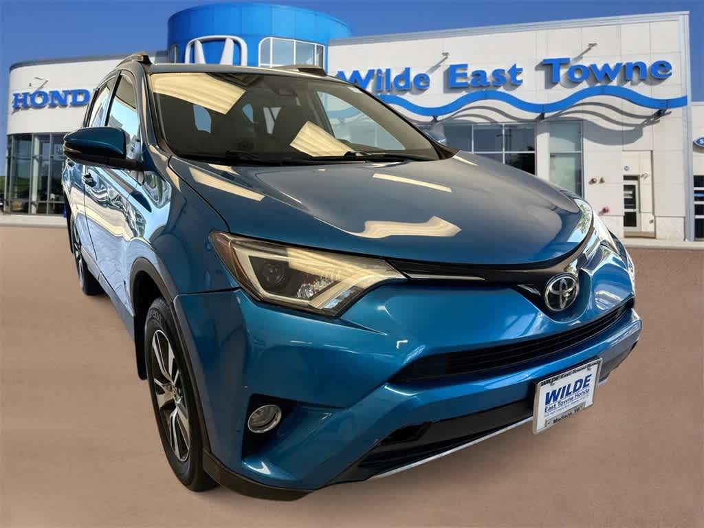 Thumbnail: 2017 Toyota RAV4 - 2