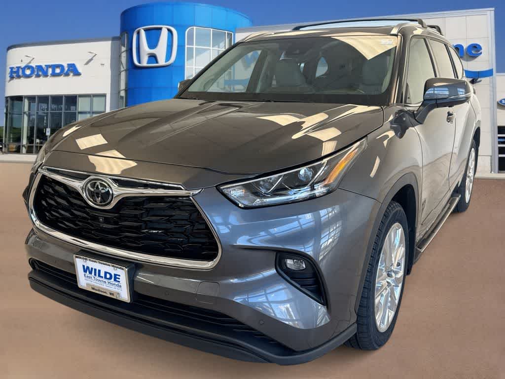 Thumbnail: 2023 Toyota Highlander - 1