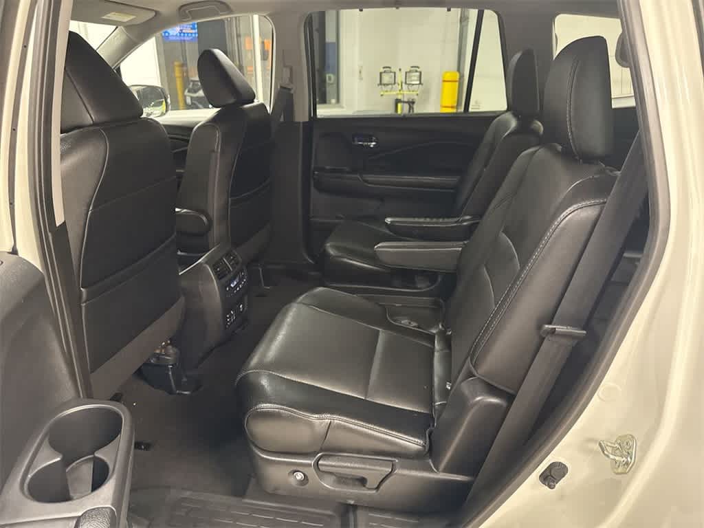 Thumbnail: 2017 Honda Pilot - 21