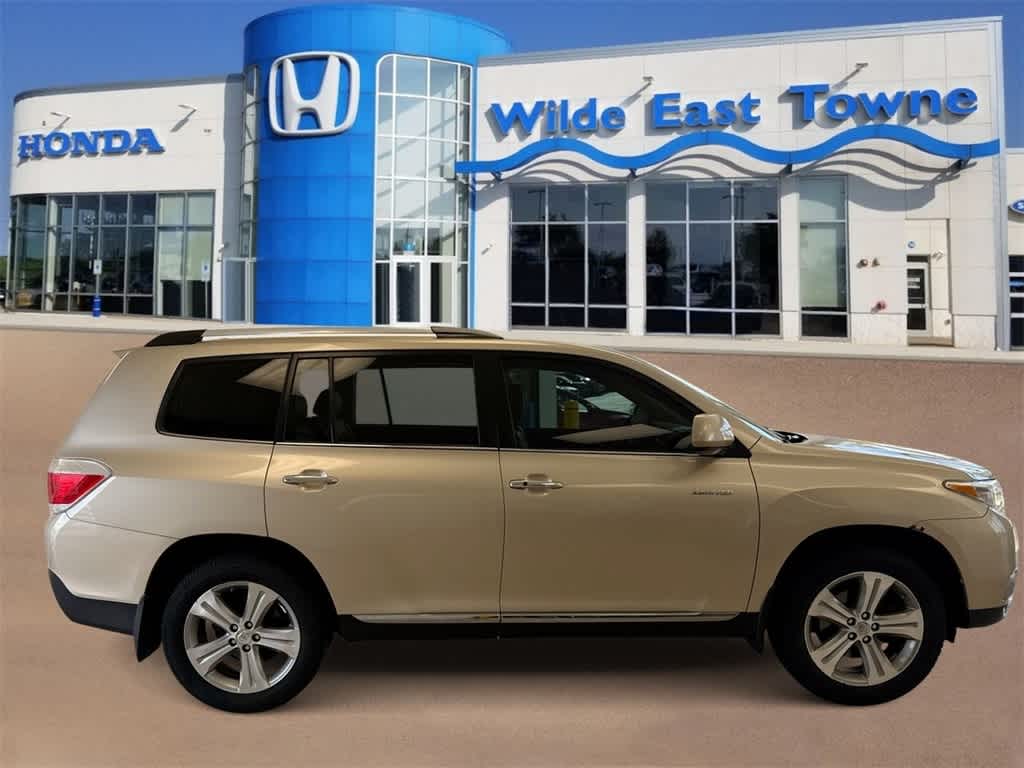 Thumbnail: 2013 Toyota Highlander - 9