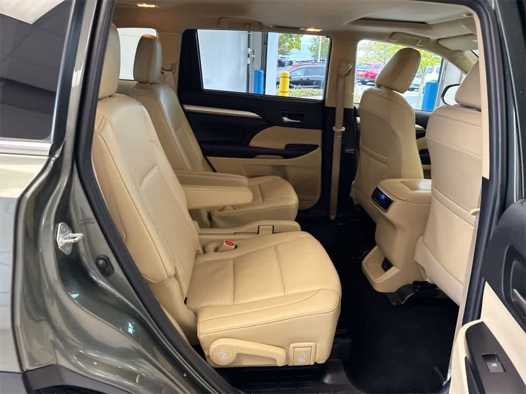 Thumbnail: 2019 Toyota Highlander - 22
