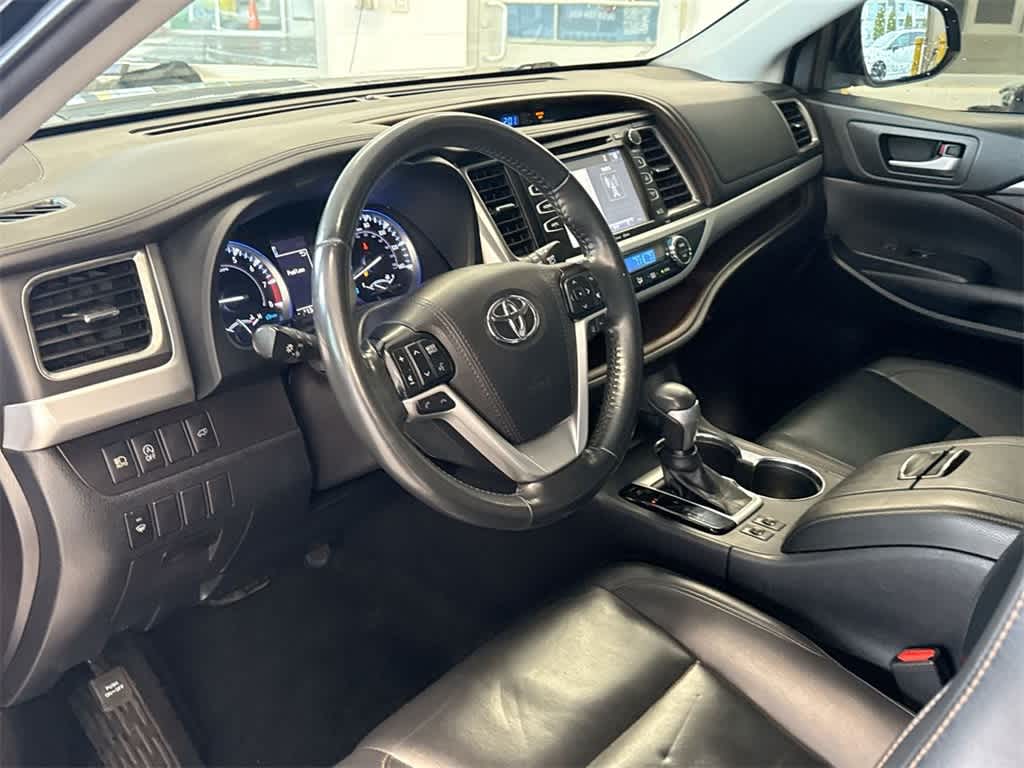 Thumbnail: 2019 Toyota Highlander - 10