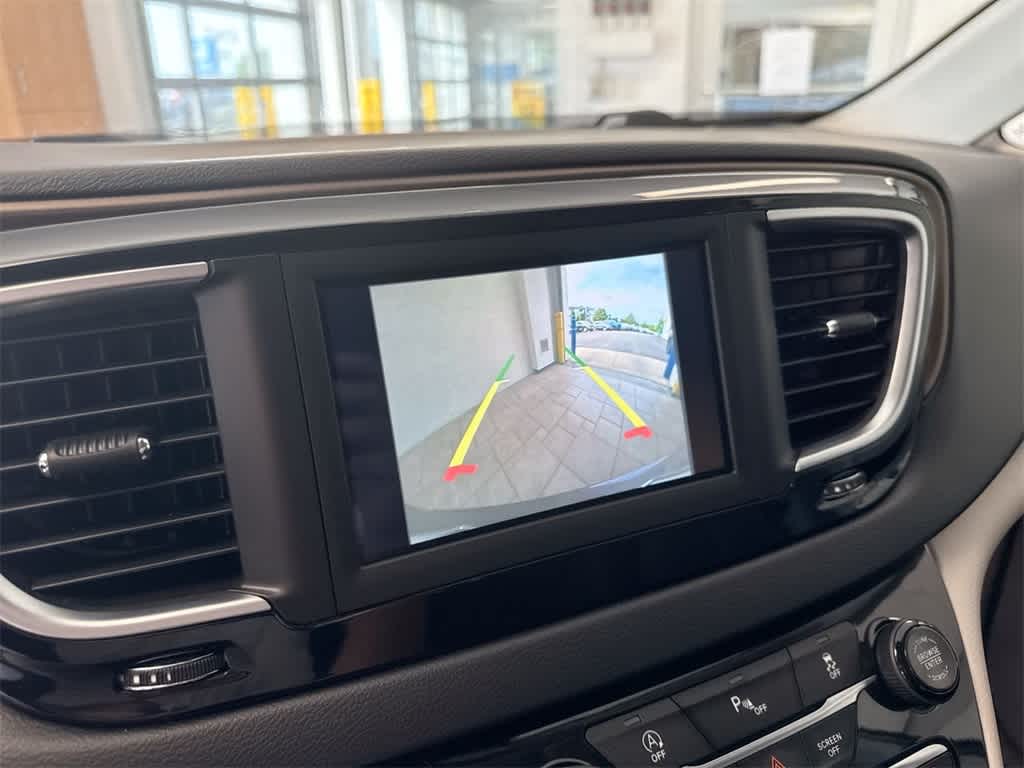Thumbnail: 2018 Chrysler Pacifica - 30