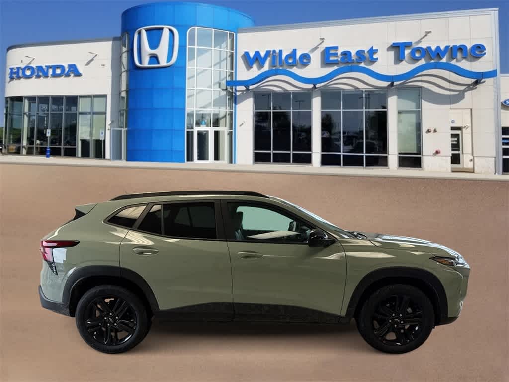 Thumbnail: 2024 Chevrolet Trax - 9