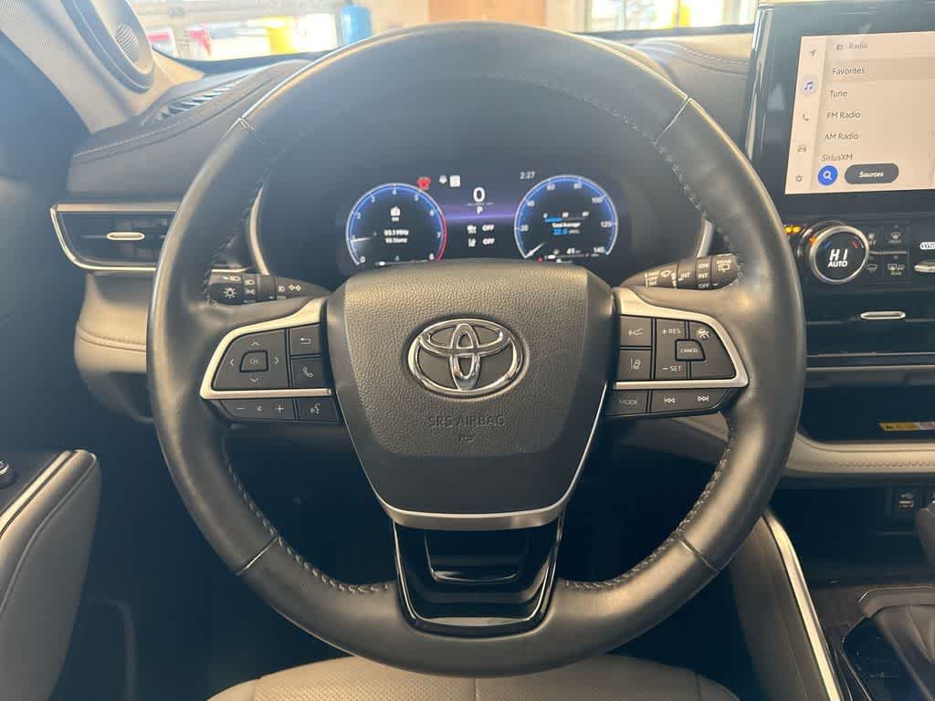 Thumbnail: 2023 Toyota Highlander - 25
