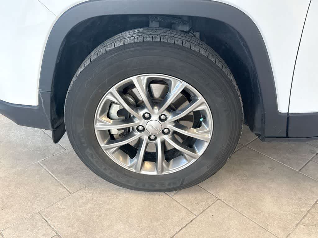 Thumbnail: 2021 Jeep Cherokee - 15