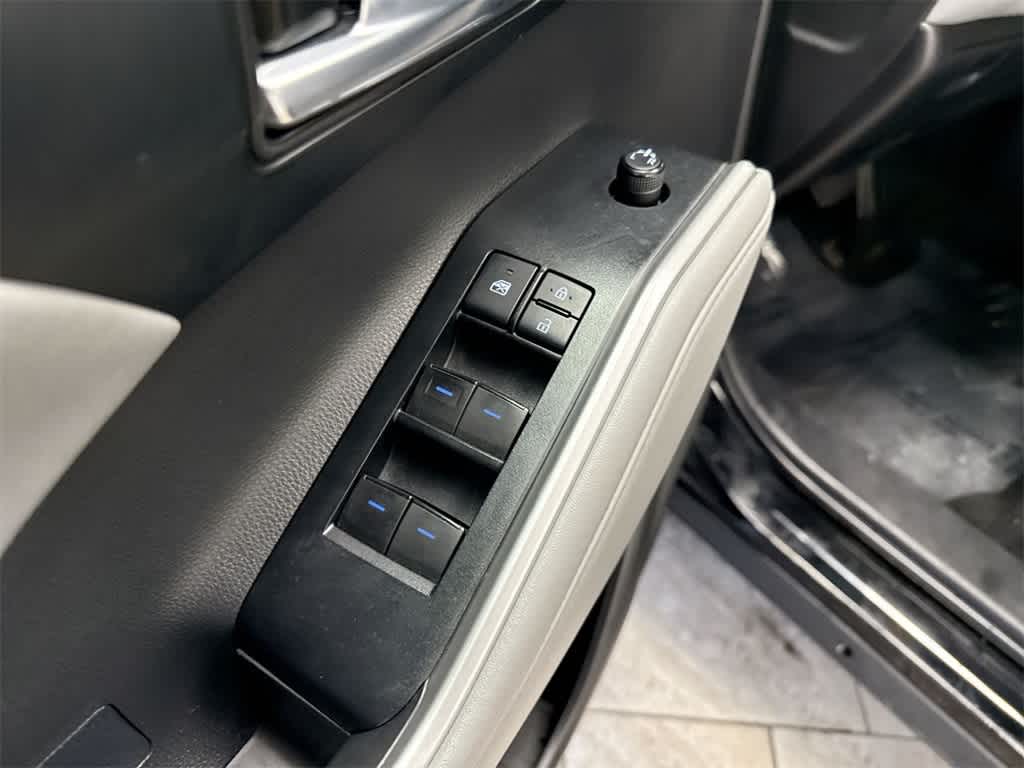 Thumbnail: 2022 Toyota Highlander - 18