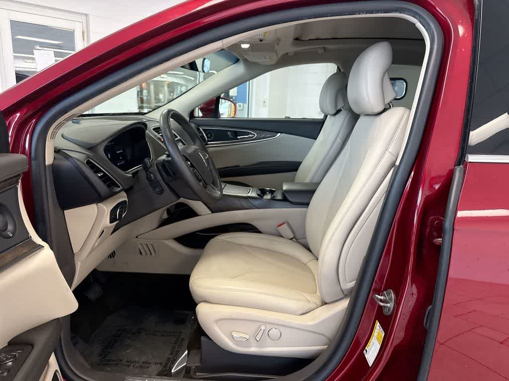 Thumbnail: 2019 Lincoln Nautilus - 17