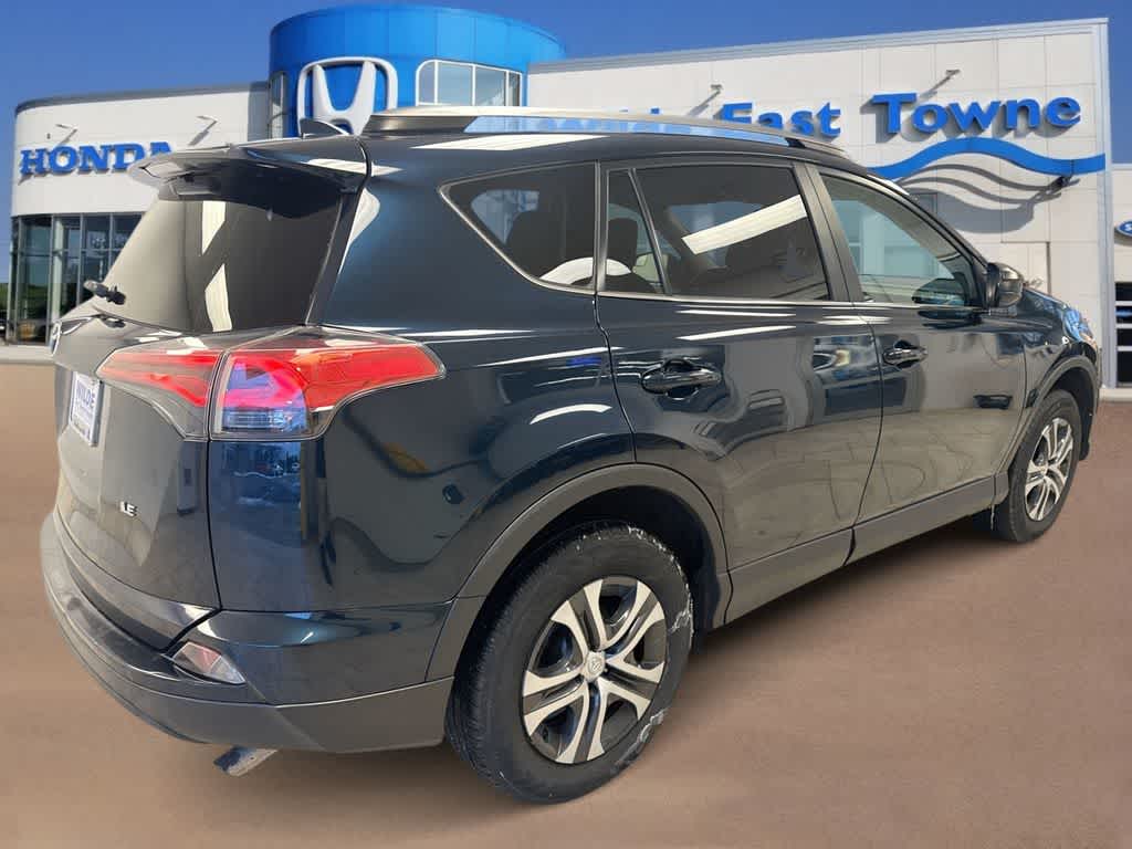 Thumbnail: 2018 Toyota RAV4 - 8