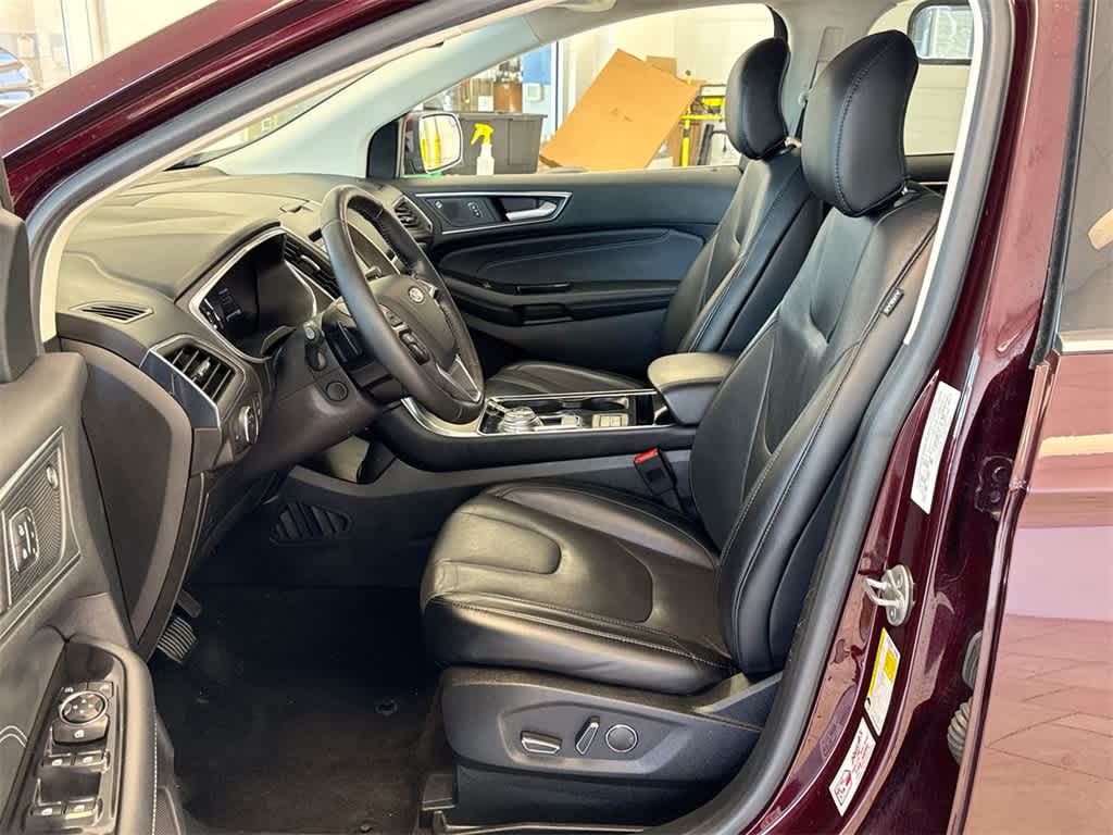 Thumbnail: 2019 Ford Edge - 17