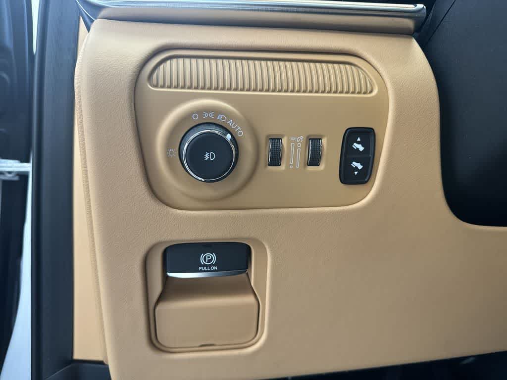 Thumbnail: 2023 Jeep Grand Wagoneer L - 44