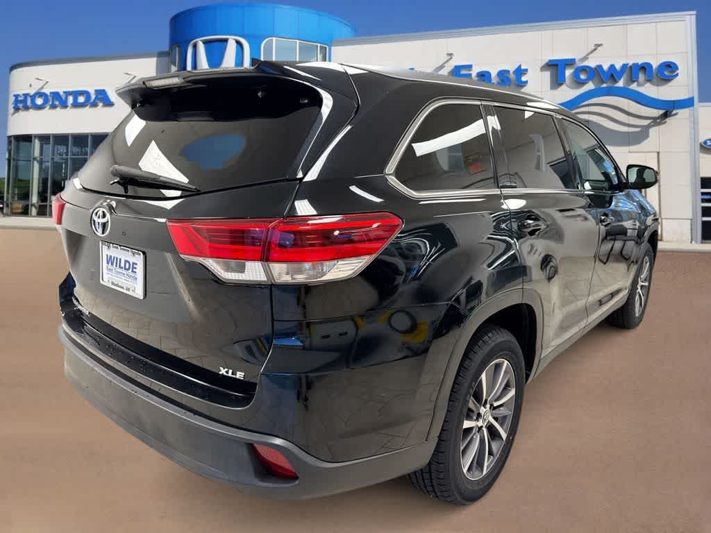 Thumbnail: 2019 Toyota Highlander - 8