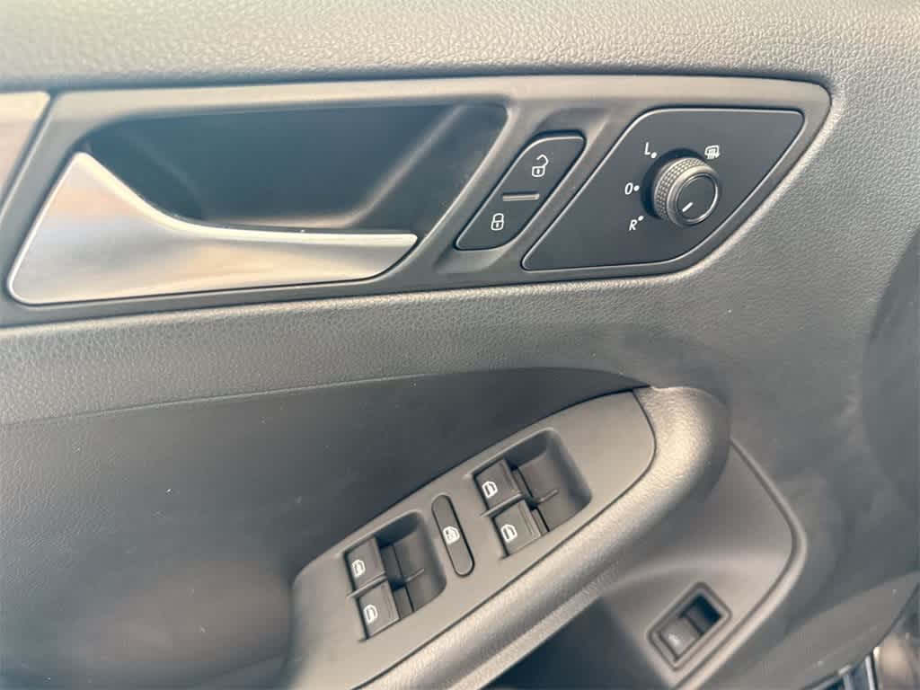 Thumbnail: 2016 Volkswagen Jetta - 18