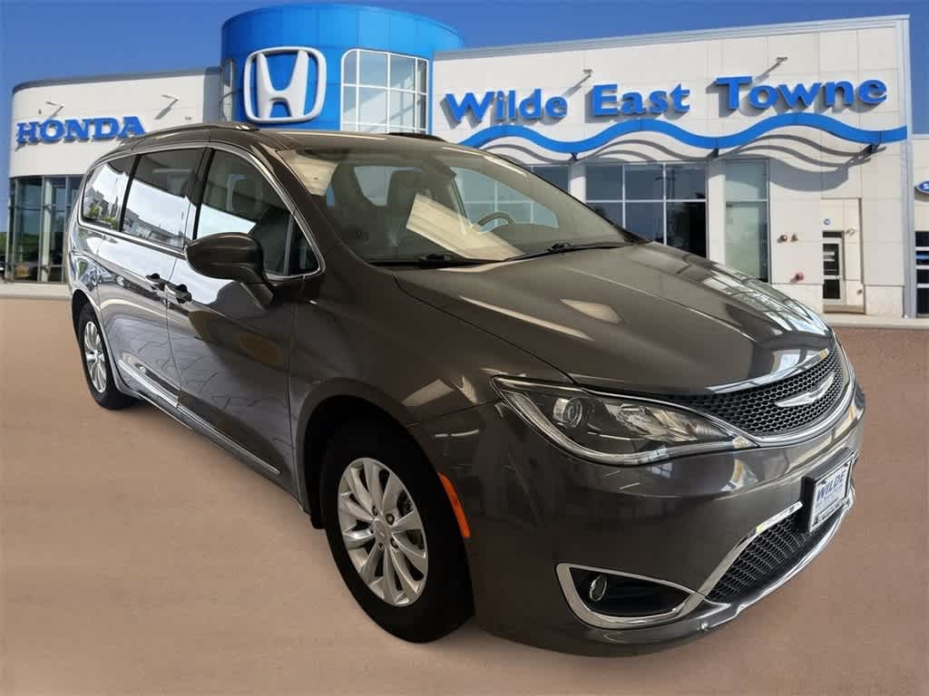 Thumbnail: 2018 Chrysler Pacifica - 2