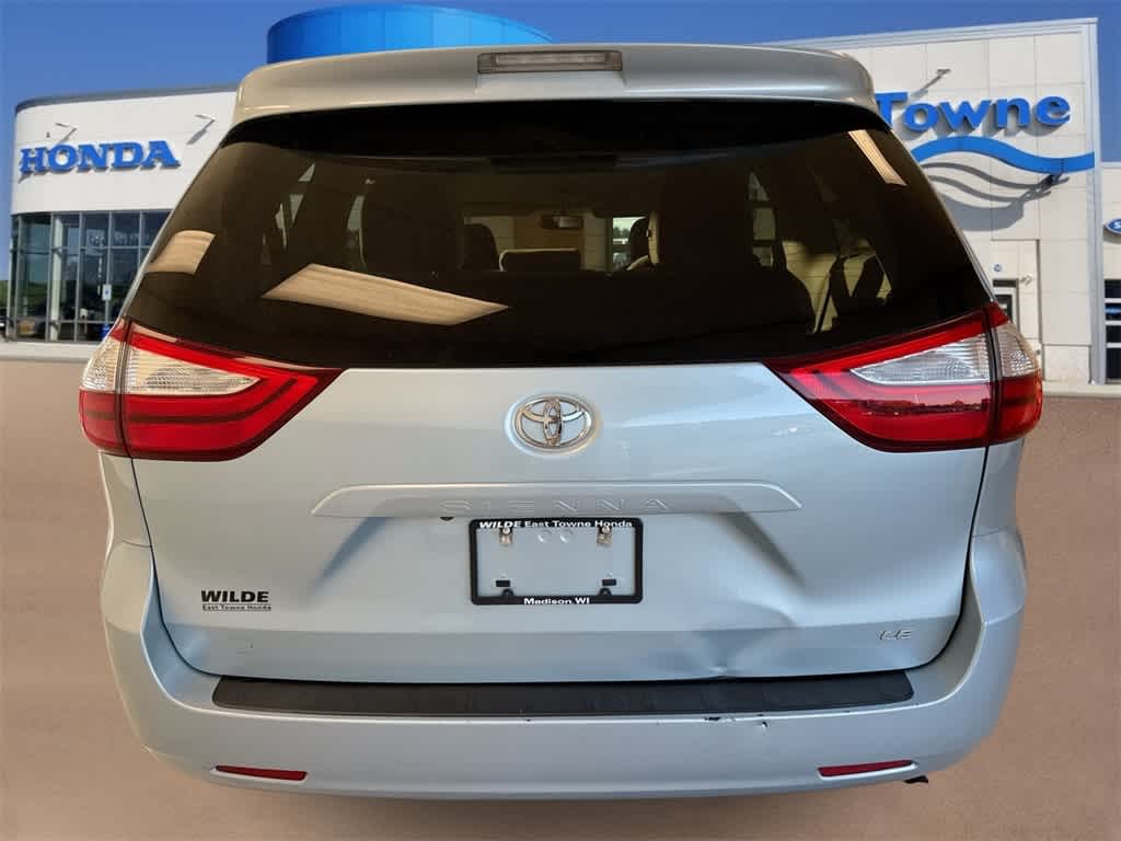 Thumbnail: 2017 Toyota Sienna - 7