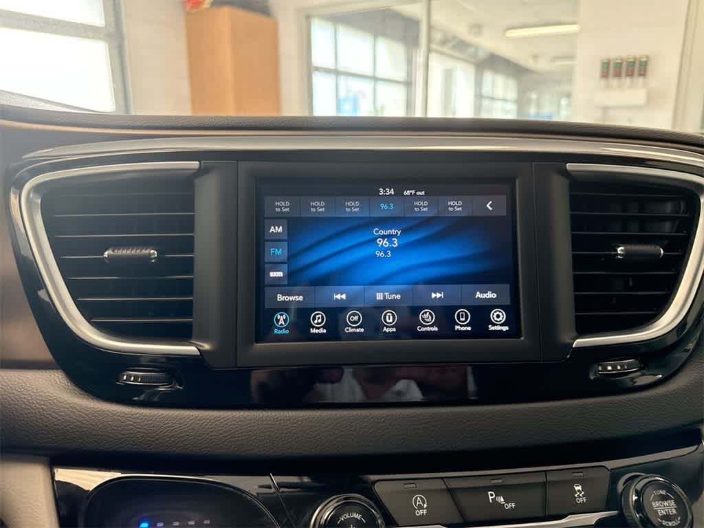 Thumbnail: 2018 Chrysler Pacifica - 31