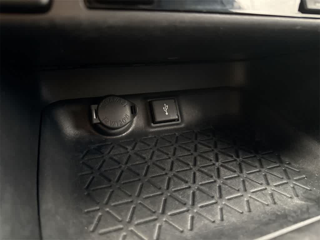 Thumbnail: 2021 Toyota RAV4 - 32