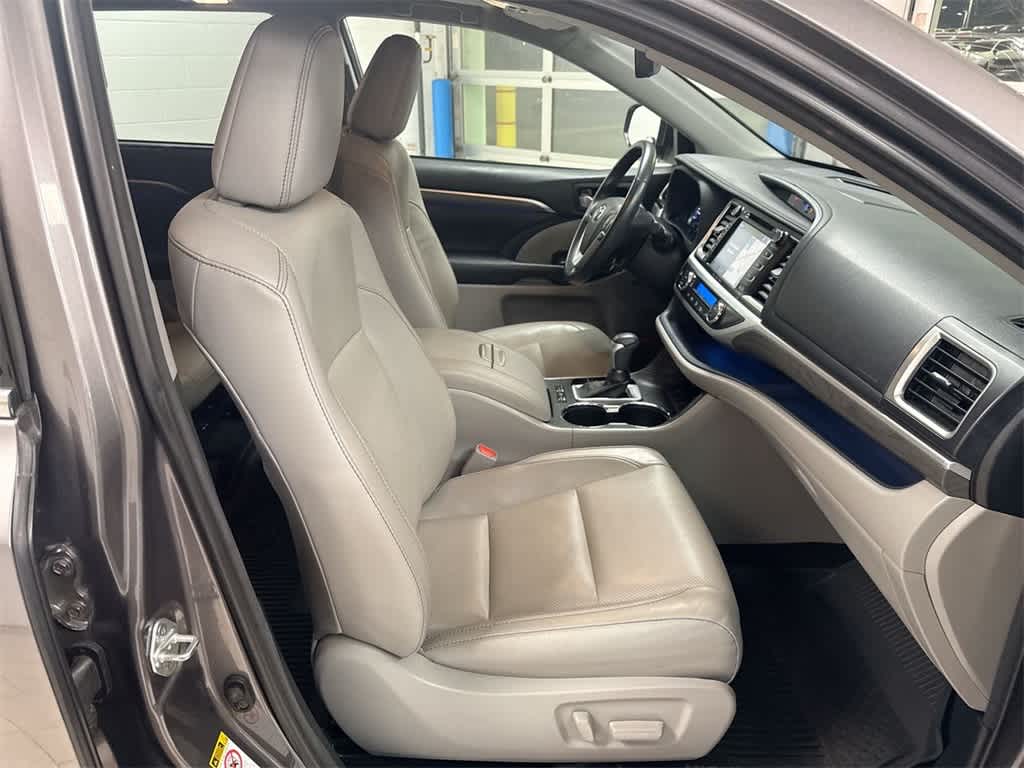 Thumbnail: 2018 Toyota Highlander - 24