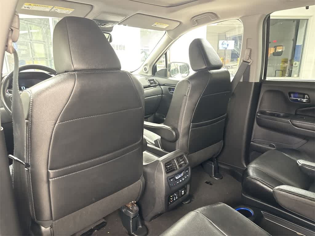 Thumbnail: 2017 Honda Pilot - 19