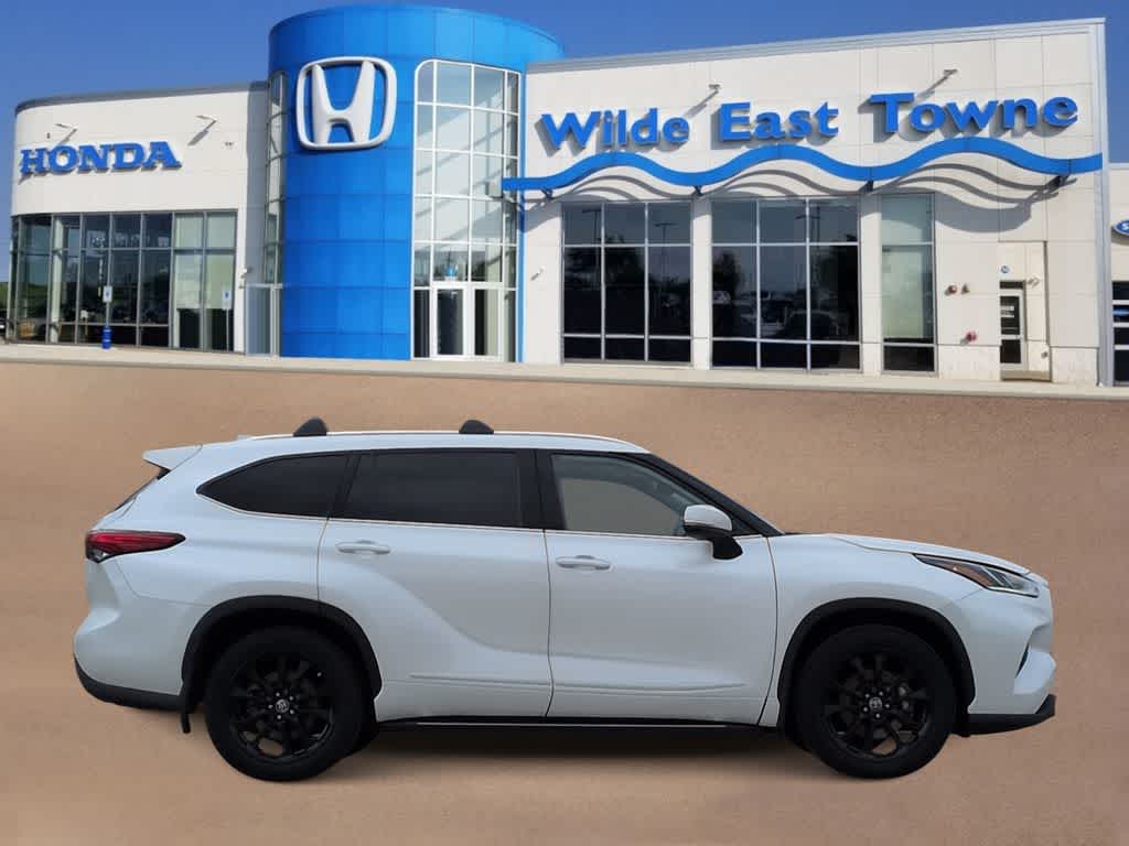 Thumbnail: 2020 Toyota Highlander - 9