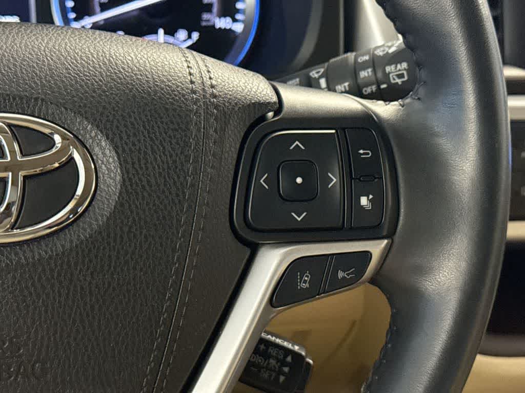 Thumbnail: 2019 Toyota Highlander - 29