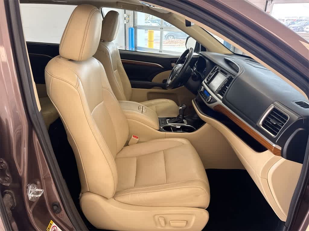 Thumbnail: 2018 Toyota Highlander - 24