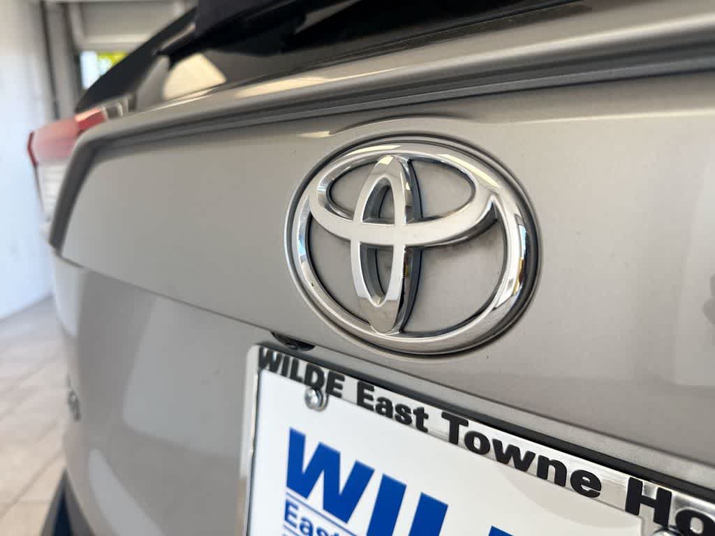 Thumbnail: 2021 Toyota RAV4 - 14