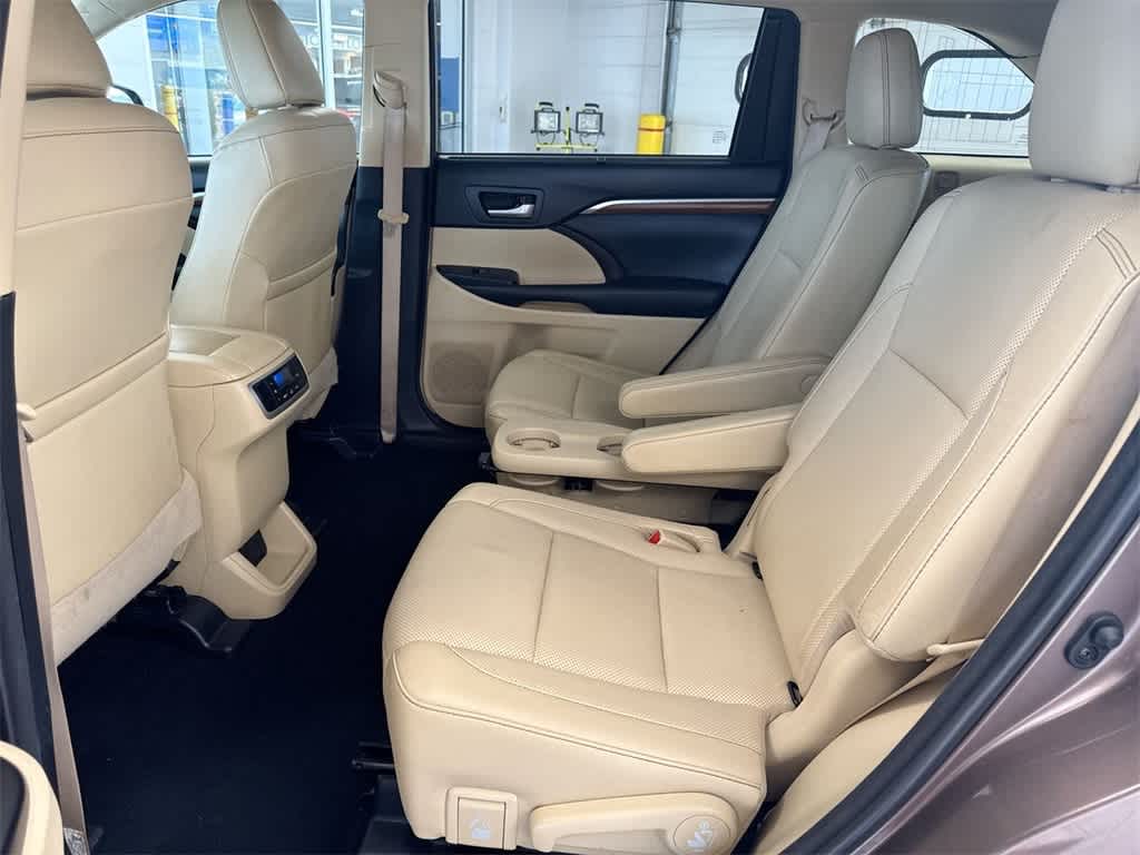 Thumbnail: 2018 Toyota Highlander - 21