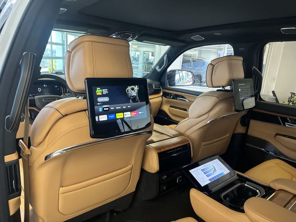 Thumbnail: 2023 Jeep Grand Wagoneer L - 21