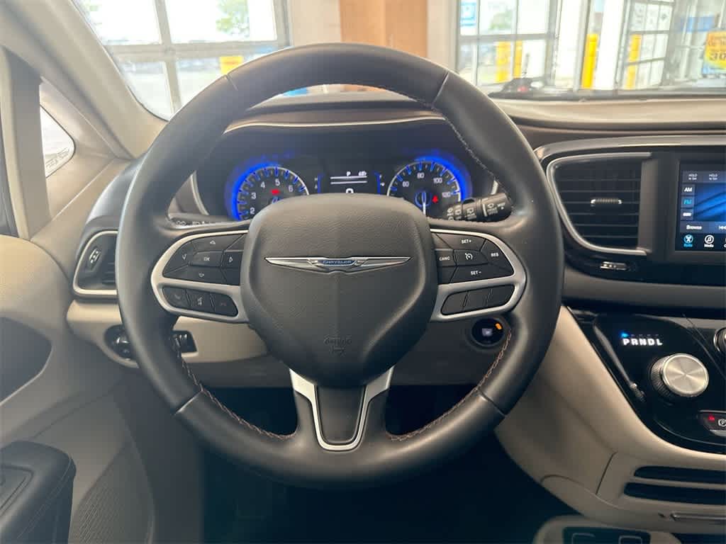 Thumbnail: 2018 Chrysler Pacifica - 24