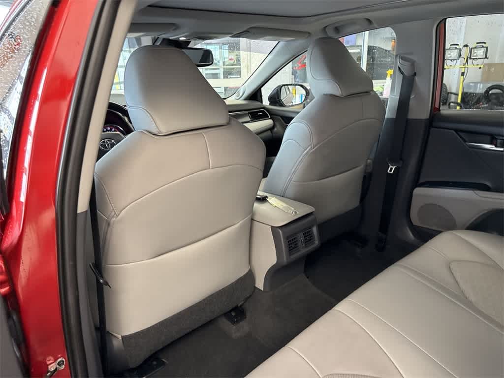 2019 Toyota Camry XSE 19