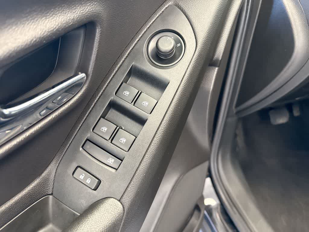 Thumbnail: 2018 Chevrolet Trax - 19