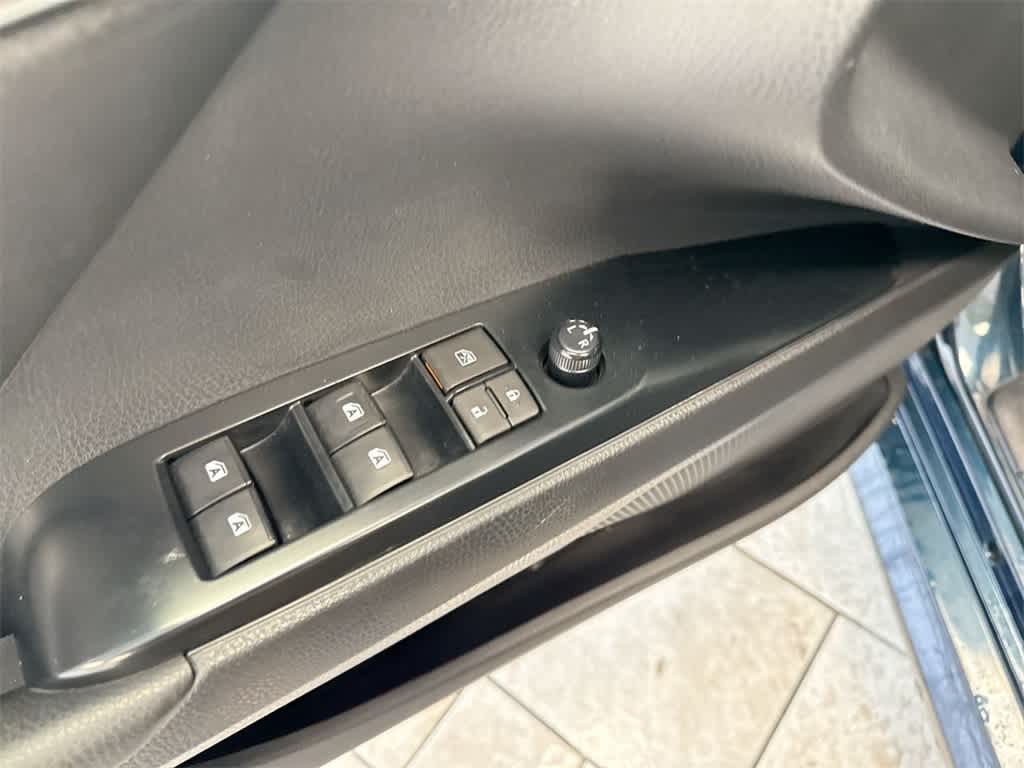 Thumbnail: 2020 Toyota Camry - 17