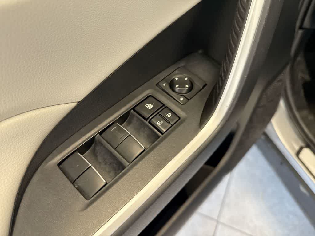 Thumbnail: 2021 Toyota RAV4 - 20