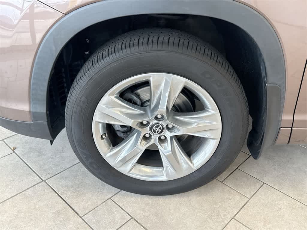 Thumbnail: 2018 Toyota Highlander - 14