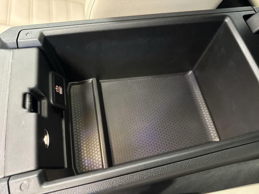 Thumbnail: 2025 BMW i4 - 41