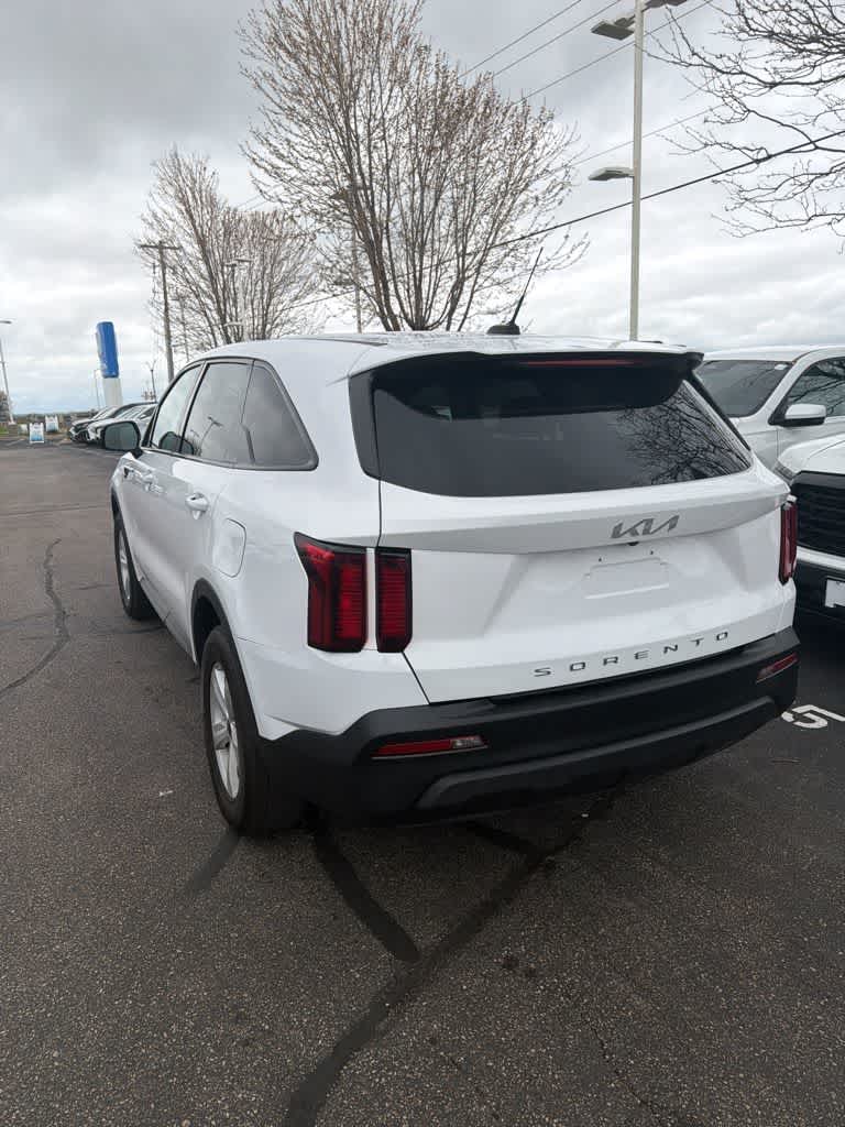 Thumbnail: 2023 Kia Sorento - 5