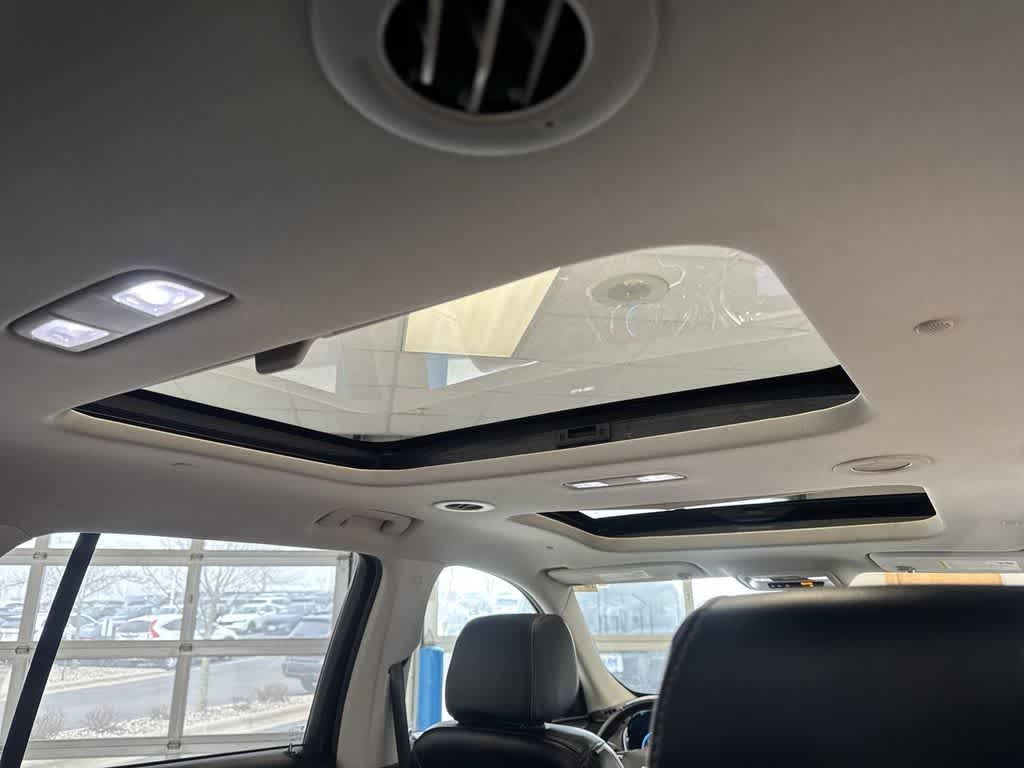 Thumbnail: 2018 Chevrolet Traverse - 24