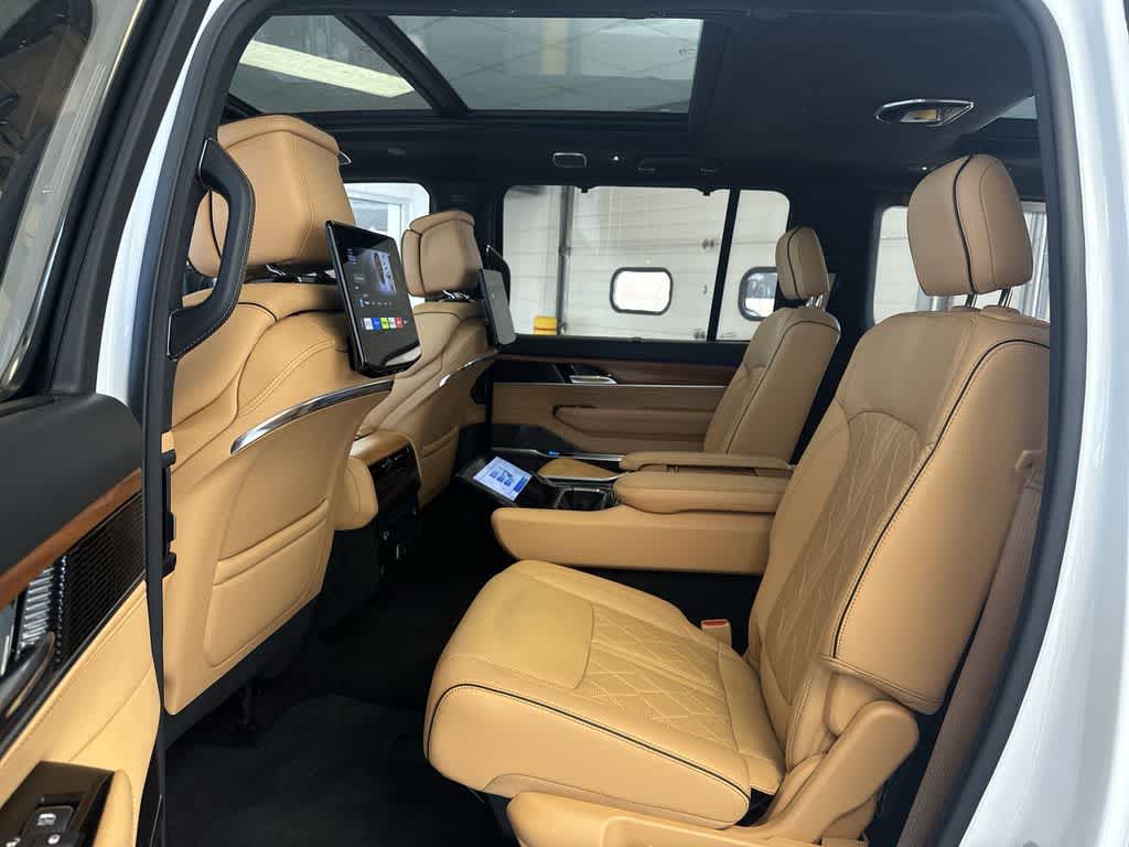 Thumbnail: 2023 Jeep Grand Wagoneer L - 23