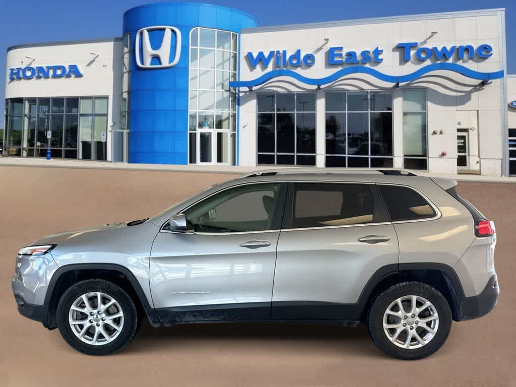 Thumbnail: 2017 Jeep Cherokee - 6