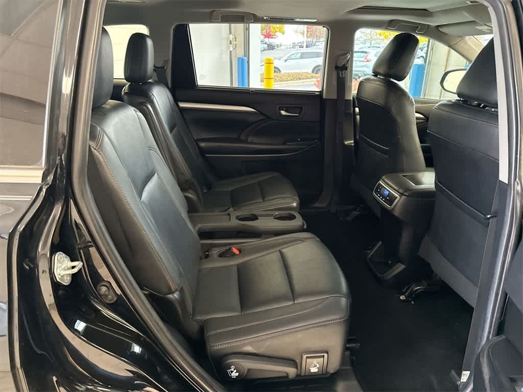 Thumbnail: 2019 Toyota Highlander - 22