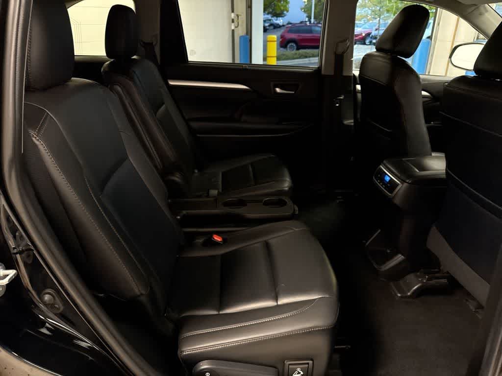 Thumbnail: 2019 Toyota Highlander - 22